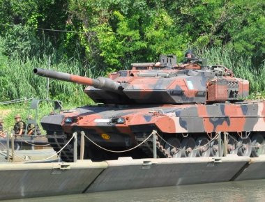 Απάντηση στην τουρκική αντιαρματική τάφρο στο Κάραγατς από το Δ'ΣΣ: Βίαιη διάβαση και παγκόσμιο ρεκόρ βολής με LEO2HEL!